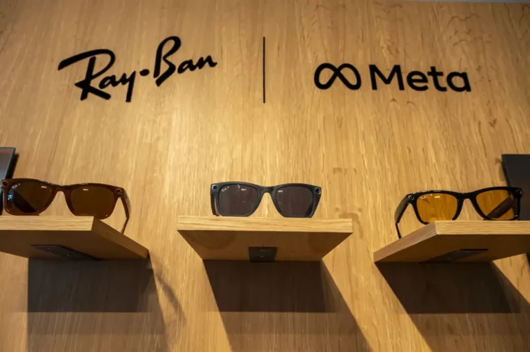 The Future on Your Face: Meta Ray-Ban Display Smart Glasses