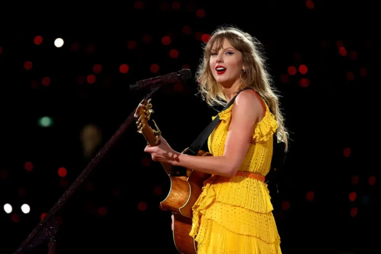 Taylor Swift’s Lyrics Decoded: Actually Romantic or Purely Poetic?